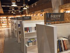 -新华里咖啡书吧(新华书店小寨店)