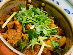 小锅牦牛肉焖土豆-撒拉花儿·新疆菜·清真(太阳宫店)