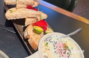 Cloud Leg Cream Mushroom with Bread