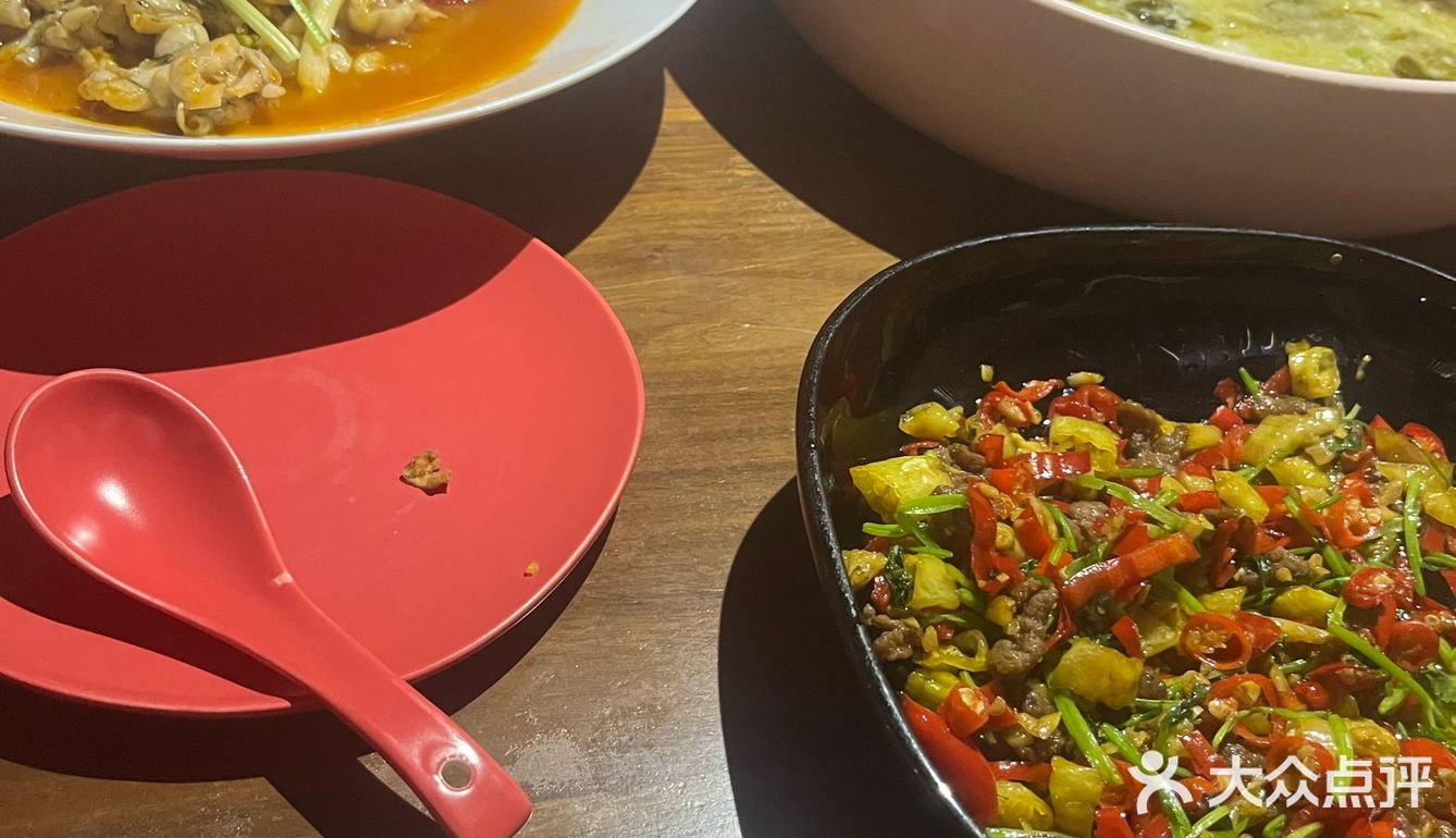 这家店评分4.8，这家店的酸菜鱼值得一试