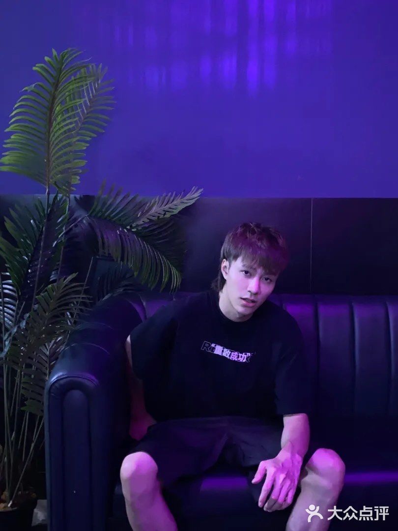 发个以前的探店，一个宝藏酒吧餐厅 服务就有前台小姐姐