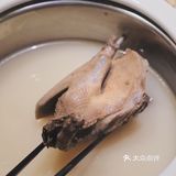 荔枝树下吃鸽子汤火锅，就到豆捞坊