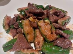 煎酿尖椒炒肥牛-炳胜品味(海印总店)