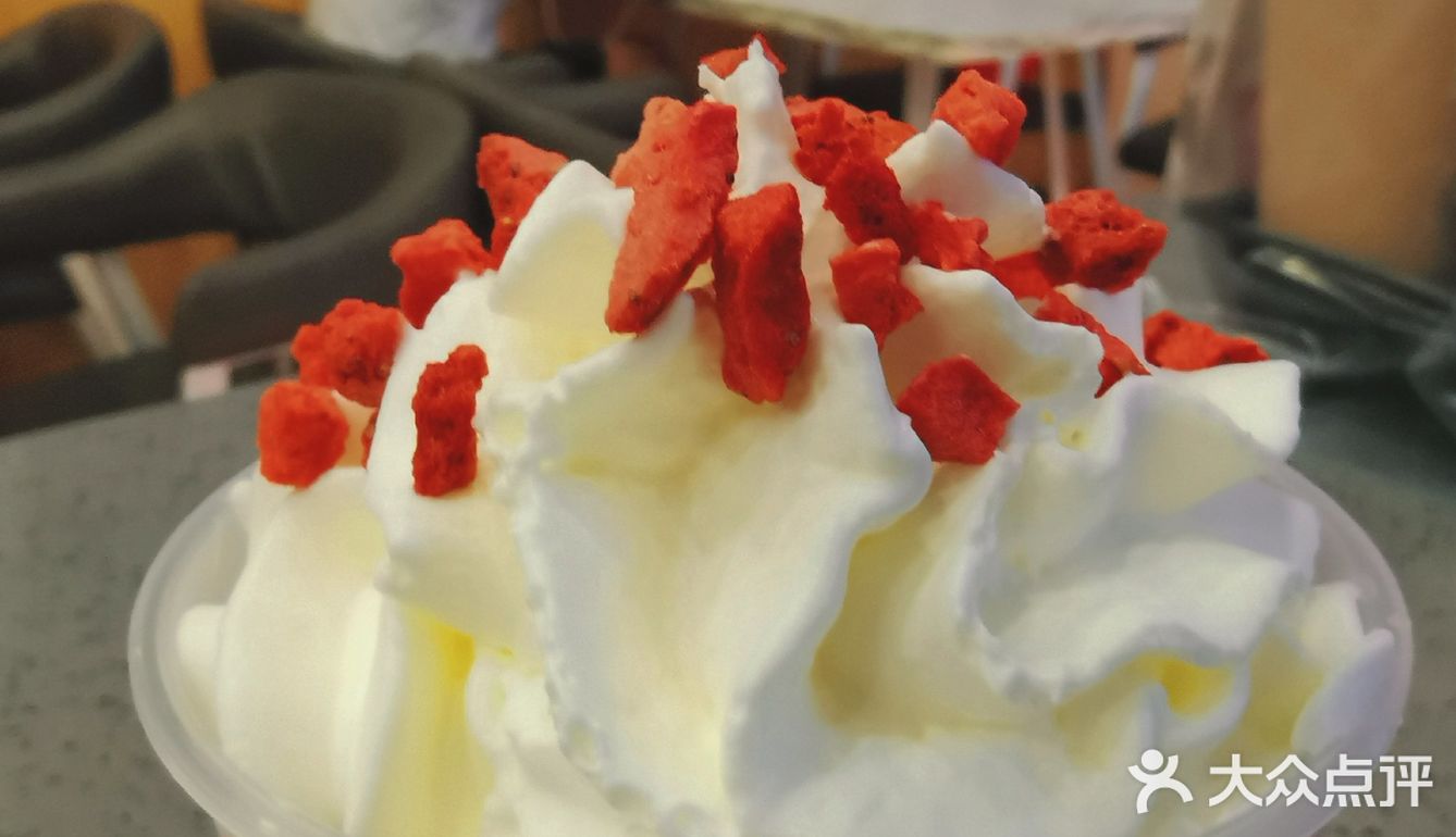 吐沪上阿姨新出的云朵草莓奶芙颜值超高的