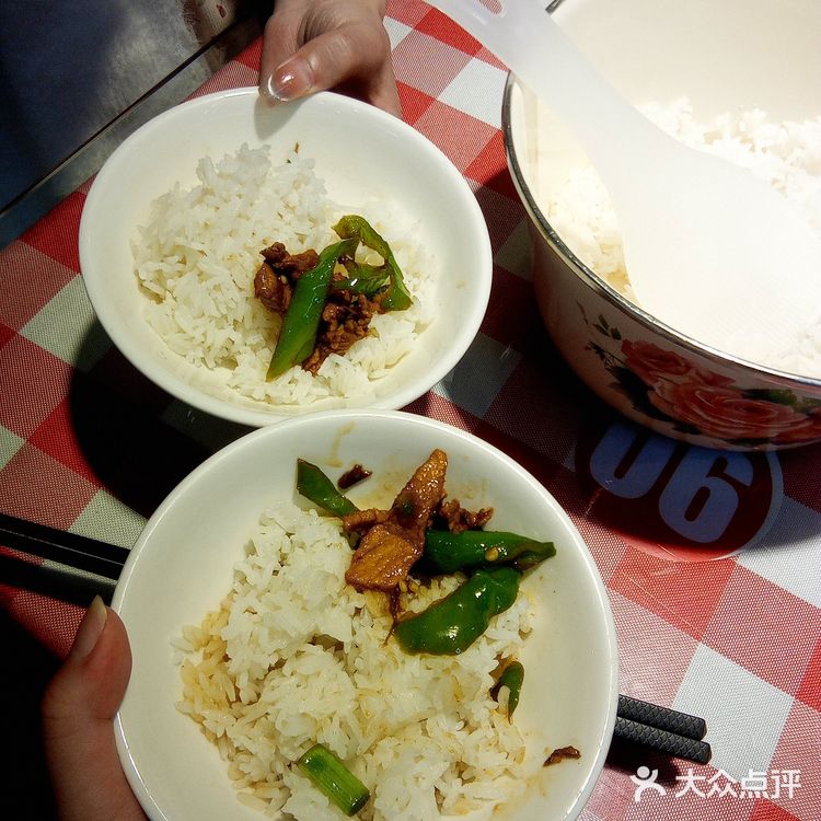 在长沙,35元你可以吃到三菜一汤,包茶水、纸巾和米饭!