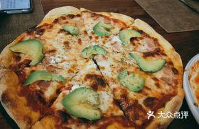 Bacon Avocado Cheese Pizza