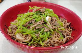 Green Pepper Shredded Pork Noodles