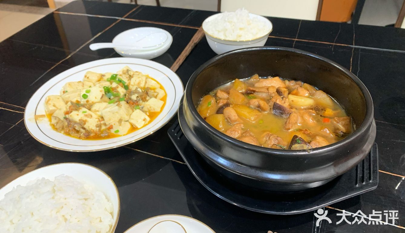 那时候黄焖鸡刚刚兴起，味道好分量足