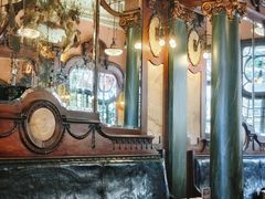 -Majestic Café