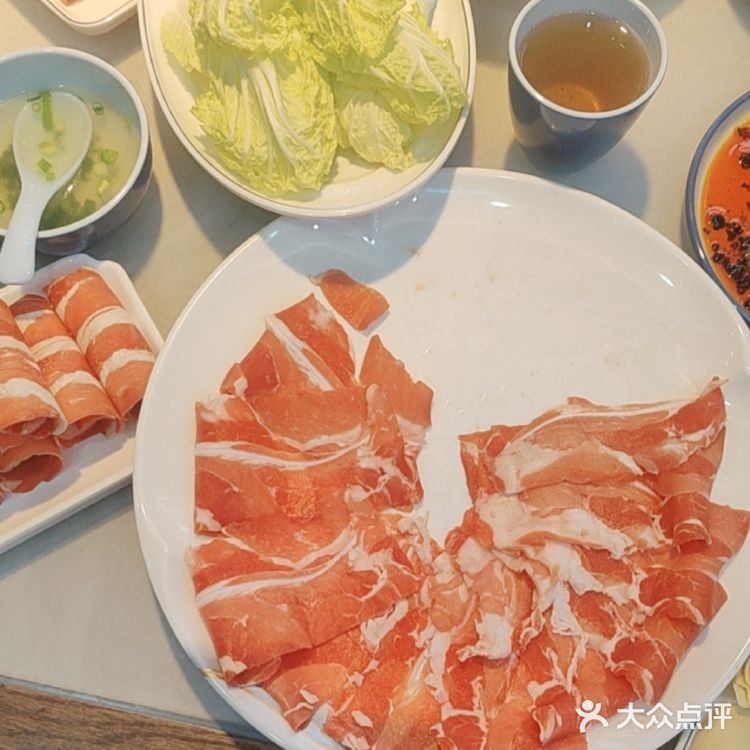 能够为客人详细的介绍步骤，这家餐厅的冰煮羊真是一绝