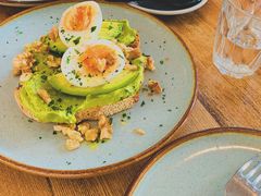 牛油果煮蛋吐司-RAC BAR(安福路店)