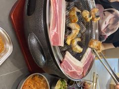 -围炉肉舍•炭烤活鳗•丹东海鲜烤肉(步行街店)