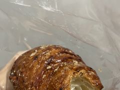 焦糖牛角包-PAPER STONE BAKERY(天环店)