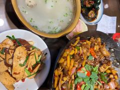 -富正毅三下锅·湘西韵味(天门山索道店)