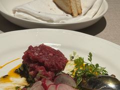 生牛肉塔塔配牛油果酱-Solo(衡山路店)