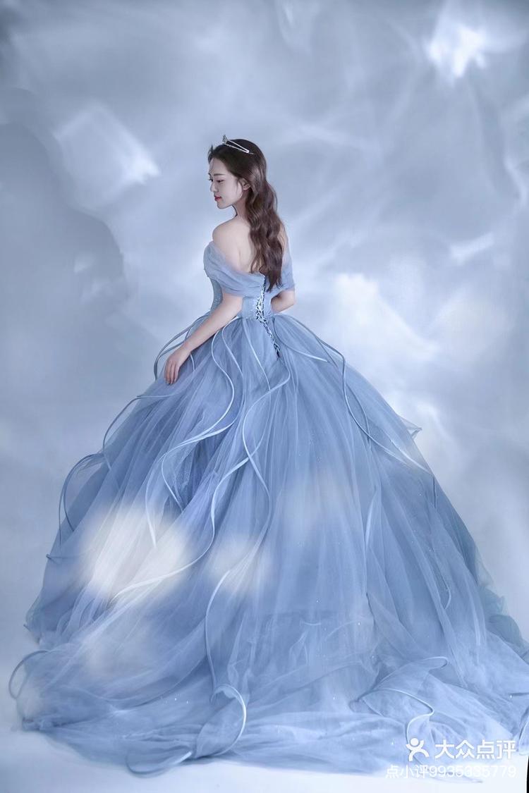 哇7515这组冰蓝色系水波光影婚纱照美爆了 img class="emoji-img"