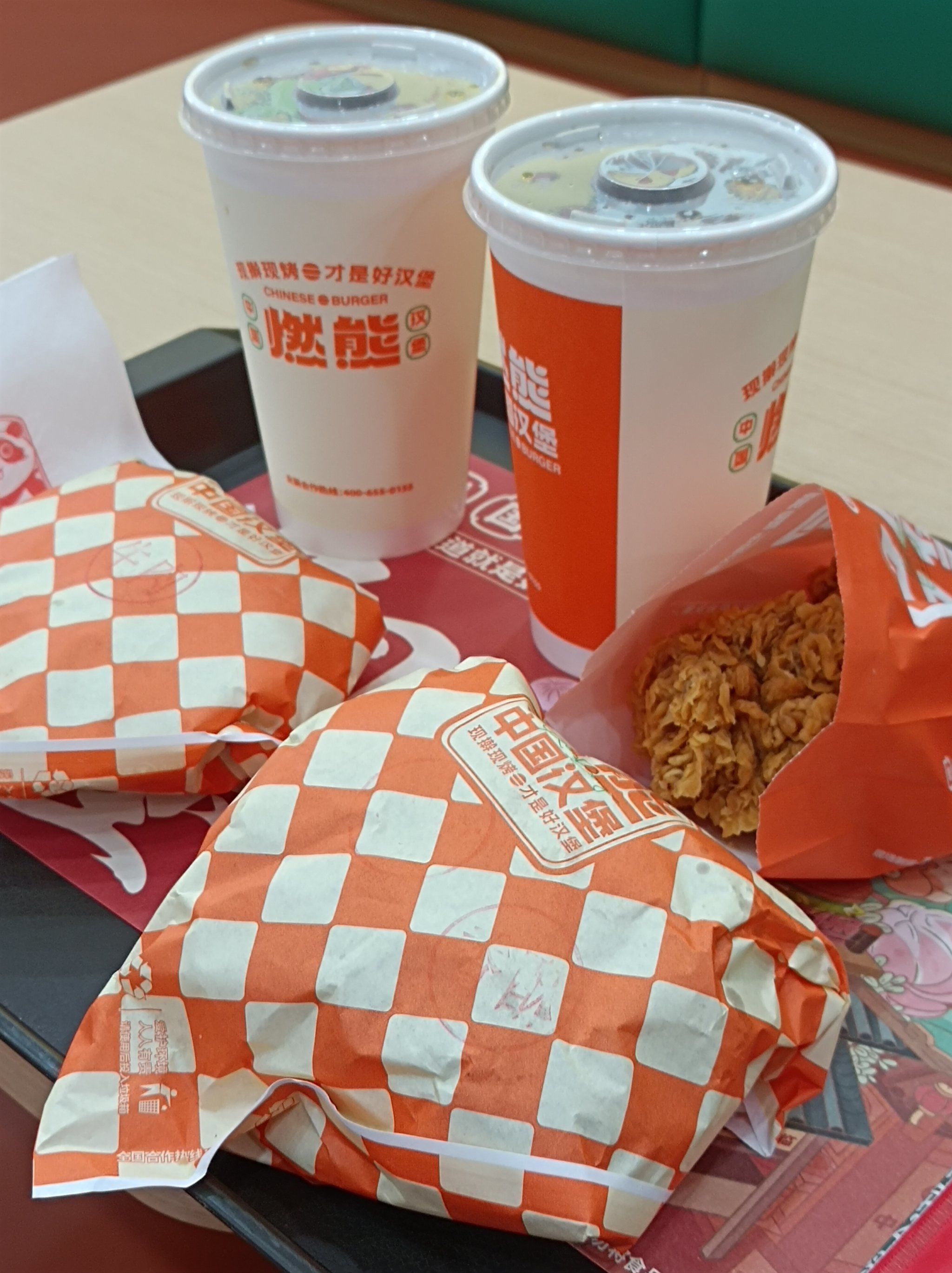 吃货的世界唯有美食不可辜负 #炸鸡 #汉堡 #这家店回头客超多想衬你