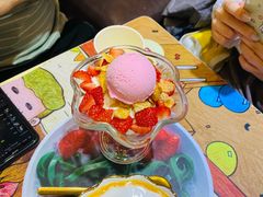 草莓脆心杯-甜心妈妈·榴莲星级糖水(北京路总店)