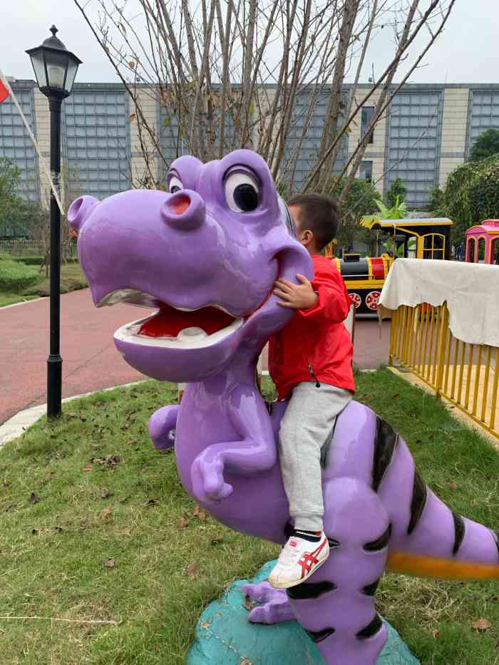 远成·乐山文旅城-"昨天休息,国庆节的最后一天,儿子也放假,.