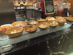 -广州万富希尔顿酒店·感趣自助餐厅·金秋蟹宴生蚝海鲜刺身