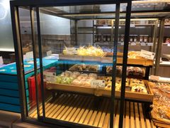 面包甜点陈列柜-顶东面包花园·生日蛋糕(世博店)