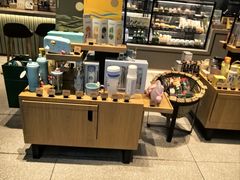 -星巴克臻选(上海中环广场2F店)