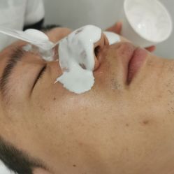-苗方清颜专业祛痘·皮肤管理
