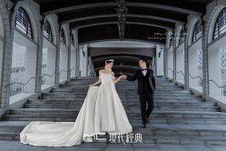 -现代经典婚纱摄影