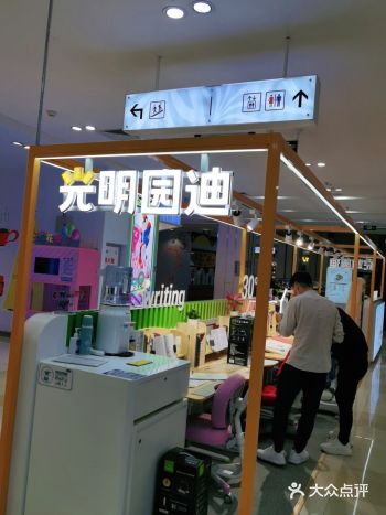 最近准备给孩子购买一套学习桌椅，在网上看了很多的品牌