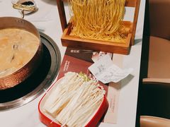 -洪氏嗨捞·广东猪肚鸡·椰子鸡火锅(西咸万象城店)