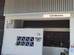-Café Monson