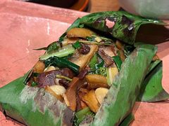 包烧野生牛肝菌-云海肴·汽锅鸡·云南代表菜(天山百盛优客店)