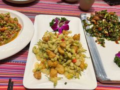 -香巴拉云南餐厅(华莱坞店)