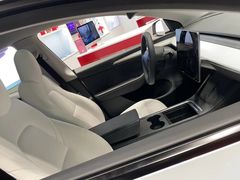 -TESLA 特斯拉(上海太古汇体验店)