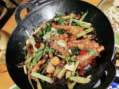火辣鸡爪子-那胡同里的小烤肉馆(开发区万达店)
