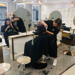 点击看大图 -八佰伴8008星级形象店