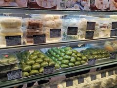 -白玉兰食品甜凤店(合生汇店)