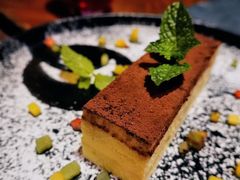 经典提拉米苏芝士蛋糕-YUE·6·西式融合餐厅(外滩六号店)