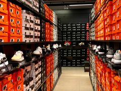-百年港湾奥特莱斯(香炉礁店)
