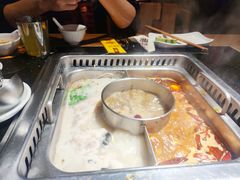 三味锅（菌汤+骨汤+牛油辣）-巴奴毛肚火锅(广益哥伦布店)