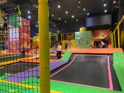 -蹦蹦跳跳(新奥购物中心店)