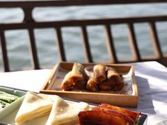 杭州香酥肉配薄饼-柳莺湖上·湖景餐厅·江南菜(西湖店)