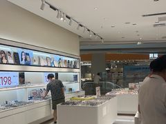 -J-Optical佳视明眼镜·蔡司视觉(青岛金茂览秀城店)