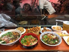 -爆炸头阿姨小四川正宗川味小吃(无任何分店)