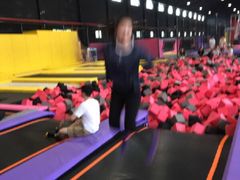 -嘿哟动霸CHUA·新潮玩运动娱乐中心·蹦床滑冰团建乐园