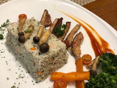 鸡肉蘑菇炒饭-Chom Cafe and Restaurant