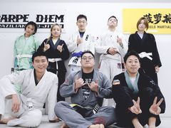 -菠萝格斗巴西柔术训练馆