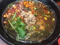 -爆炸头阿姨小四川正宗川味小吃(无任何分店)