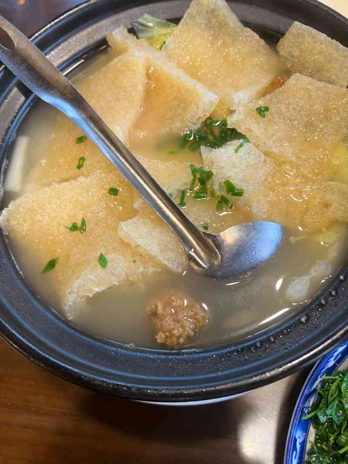 老八样酒楼-"古镇逛次逛次,买了些特产,三林崩瓜皮薄脆.