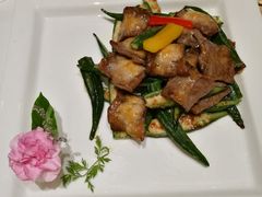 百花秋葵炒牛小排-谷语中餐厅